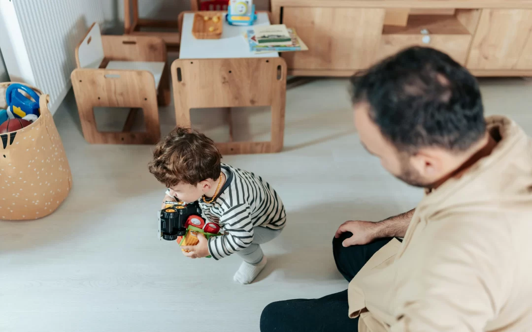 Toddler showing early signs of autism by not responding to parent calling their name
